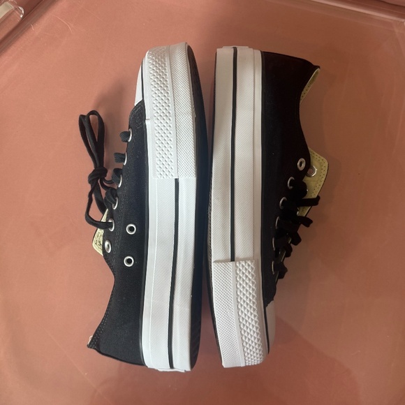 BRAND NEW! Black Converse Chuck Taylor All Star Lift Platform Low - 8.5 - Picture 3 of 3